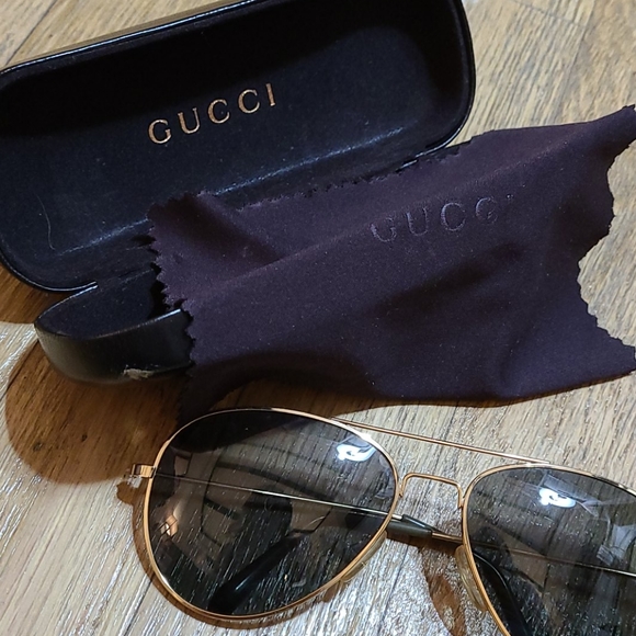Gucci Glasses Case and Cloth - Picture 1 of 5